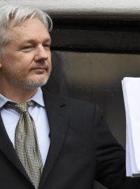 Zvláštní komise OSN uvedla, že Assange je v Británii ‚svévolně zadržován‘ a měla by mu být umožněna svoboda pohybu