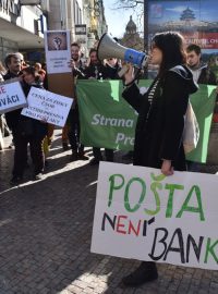Protest zaměstnanců České pošty v Praze