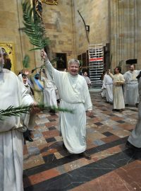 Ve svatovítské katedrále vystoupili ochotníci a herci s lidovou pašijovou hrou