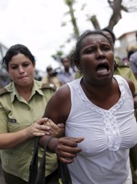 Kubánské úřady zadržely před návštěvou Obamy desítky členek opoziční skupiny Dámy v bílém, která sdružuje manželky politických vězňů