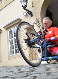 Hendikepovaný polský cyklista Krzysztof Jarzebski