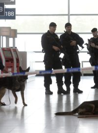 Policie ČR zvýšila počet hlídek i na Letišti Václava Havla