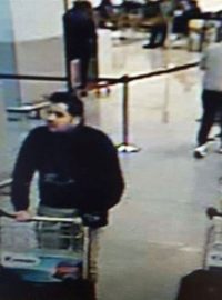 Trojice mužů podezřelá z útoků na bruselském letišti