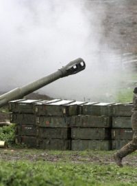 Boje mezi Arménií a Ázerbájdžánem pokračují, ten prý ráno přišel o tři tanky a dva vrtulníky