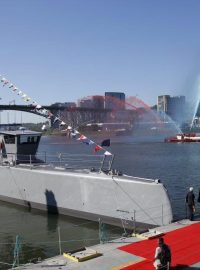 Americká armáda pokřtila experimentální robotickou loď bez posádky, určenou k pronásledování nepřátelských ponorek