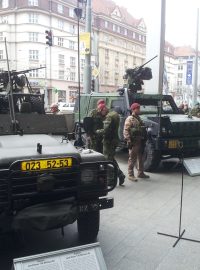 Během Army dne na pražské Floře vojáci předvádí i bojovou techniku