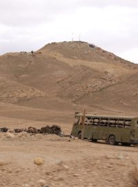 Syrští a ruští vojáci zlikvidovali v Palmýře už tři tisíce min. Další ale zůstávají ukryté