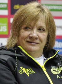 Trenérka basketbalistek USK Praha Natália Hejková doufá alespoň v zisk bronzu