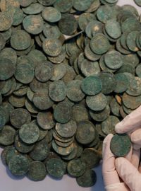 Dělníci našli v Seville víc než půl tuny římských mincí