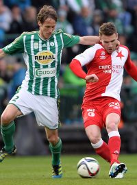 Michal Švec (vlevo) nastoupil v neděli za Bohemians proti Slavii, které patří