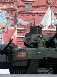 Ruské tanky T-14 Armata během zkoušky 7. května na Oslavy Dne vítězství