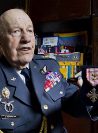 Ve věku 95 let zemřel veterán druhé světové války a plukovník ve výslužbě Jaroslav Hofrichter (na snímku z 9. prosince 2010)