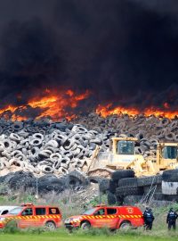 Požár skládky pneumatik nedaleko Madridu