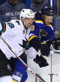 Český útočník Tomáš Hertl (48) v zápase proti St. Louis