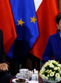 Polská premiérka Beata Szydlová na schůzce s místopředsedou Evropské komise Fransem Timmermansem