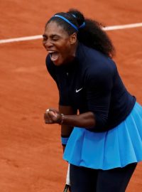 Radost americké tenistky Sereny Williamsové po výhře v semifinále French Open