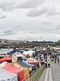 Cider festival a festival malých a mini českých pivovarů na náplavce v Praze