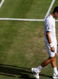 Tenista Novak Djokovič prohrál ve Wimbledonu už ve třetím kole