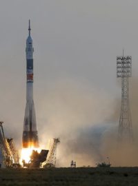 Raketa Sojuz s tříčlennou posádkou odstartovala z kosmodromu Bajkonur