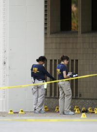 Vyšetřovatelé FBI na místě činu v Dallasu