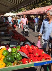 Obchodníci a podnikatelé v Nice mají obavy z odlivu turistů