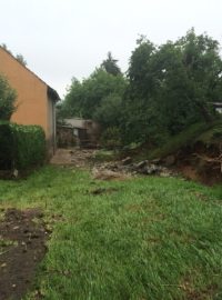 Týn nad Vltavou uklízí a sčítá škody po ničivém přívalovém dešti
