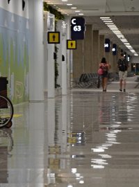 Nové křídlo terminálu riodejaneirského letiště září novotou