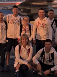 Část české paralympijského týmu před odletem z Prahy