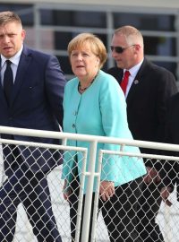Slovenský premiér Robert Fico a německá kancléřka Angela Merkelová v Bratislavě, kam se vrcholní politici Evropské unie sjeli na summit