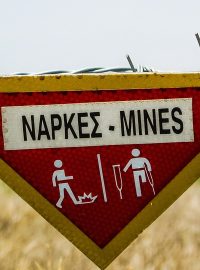 Ve světě zůstává přes 100 milionů nevybuchlých min.