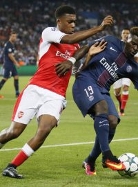 Serge Aurier (vpravo) nastoupil v Champions League i před dvěma týdny při remíze 1:1 s Arsenalem