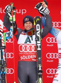 Obří slalom vyhrál Francouz Alexis Pinturault, druhý byl Rakušan Marcel Hirscher (vlevo) a třetí Felix Neureuther z Německa