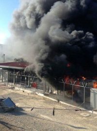Poslední požár v uprchlickém táboře Moria na řeckém ostrově Lesbos zapálili Pákistánci a Bangladéšané, a to na protest proti neudělení azylu