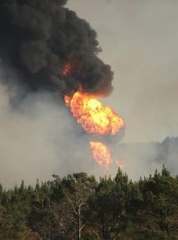 Z místa výbuchu ropovodu v americké Alabamě stoupá dým