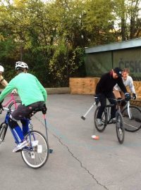 Bike polo hraje asi 20 Čechů