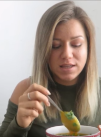 Svůj jídelníček složený z rostlinné stravy ukazuje ve videích i youtuberka, která si říká Camie
