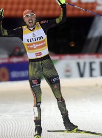 Němec Johannes Rydzek slaví vítězství ve druhém závodě Světového poháru