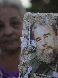 Pro Fidela Castra truchlí na Kubě tisíce lidí