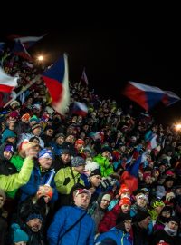 Fanoušků biatlonu dorazilo do Nového Města na Moravě opravdu dost