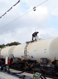 Vlaky s českou naftou se ze skladů Viktoriagruppe vrací zpět do Česka.