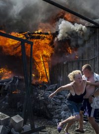 Černé dny Ukrajiny, tak nazval svou sérii fotek fotograf Valery Melnikov. Zobrazuje válku na východě země a život civilistů v ní.