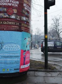 Peče tvoje babička chalu a točí dědek drejdl?“ ptá se plakát v Krakově