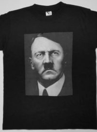 Tričko s Hitlerem od nakladatelství Naše vojsko