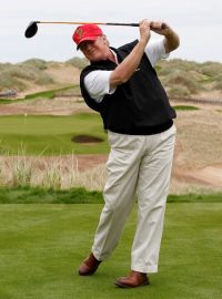 Prezident USA Donald Trump na golfu