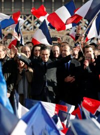 Francouzského prezidentského kandidáta Fillona podpořilo 200 000 lidí.