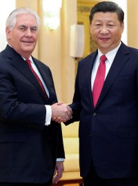 Americký ministr zahraničí Rex Tillerson (vlevo) a čínský prezident Si Ťin-Pching