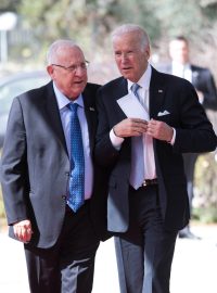 V březnu 2016 navštívil tehdejší viceprezident USA Joe Biden Izrael. Na snímku s izraelským prezidentem Reuvenem Rivlinem