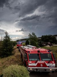 Kvůli silným bouřkám museli na několika místech zasahovat hasiči