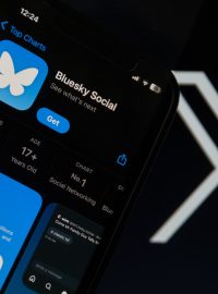 Bluesky, nebo X (dříve Twitter)?