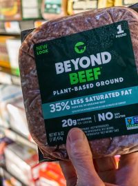 Beyond Meat se za poslední rok propadly podle Bloombergu akcie o 75 %